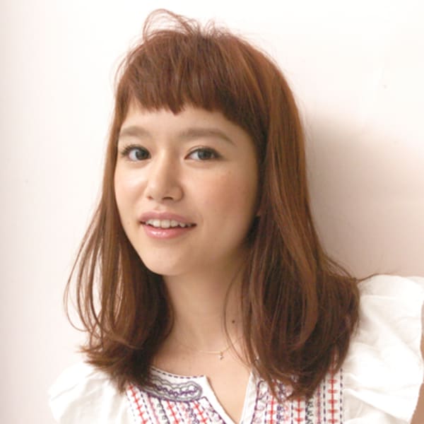 ガーリーキュートなミディアムストレート