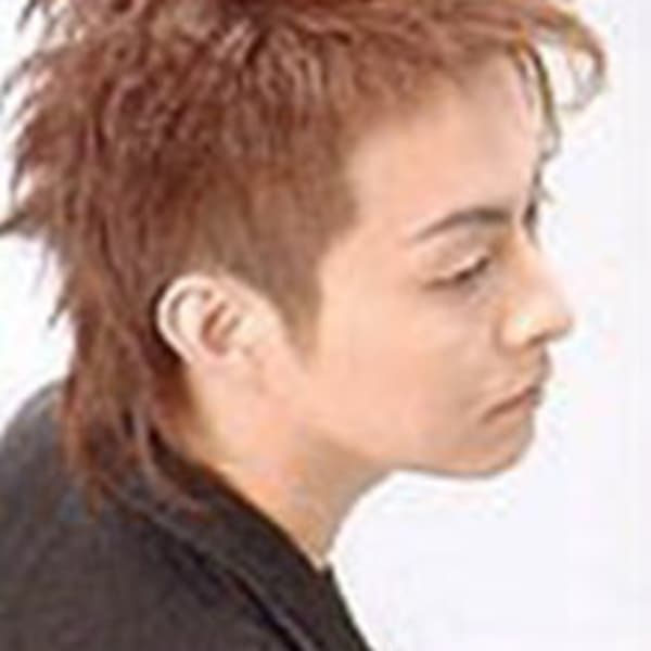 オレンジベースのカラーでツーブロックのスタイル|Hair Make Roi