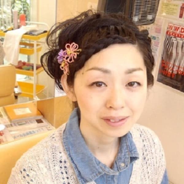 編み込み入りアップスタイル