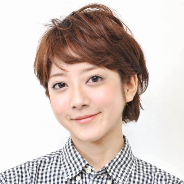 海外ウーマン風シンプルショート