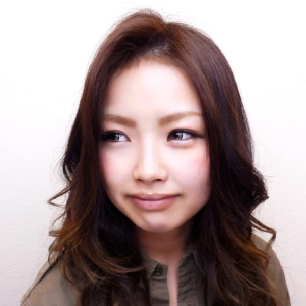 かっこかわいい巻き髪ヘアー