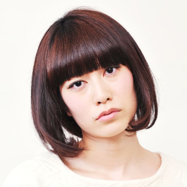 広がらずシットリまとめる黒髪ボブ