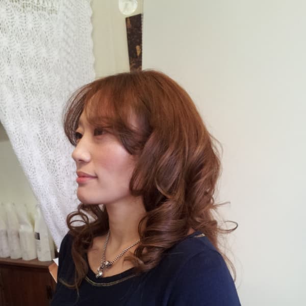 くせ毛でゆるふわ　レイヤースタイル  |Catch-i