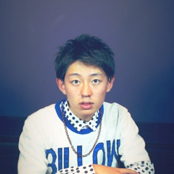 黒髪スタイリッシュショートおでこ出しスタイル