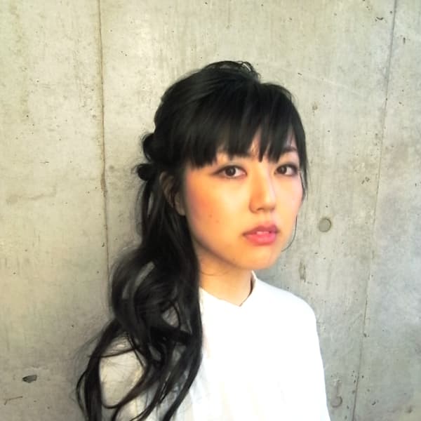 漆黒さ際立つモードなアップ