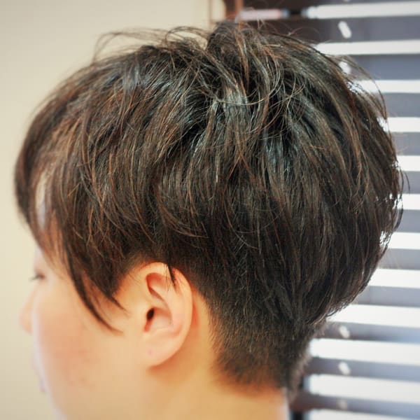 刈り上げと「後ろ滝川クリステル」の髪型|hair Qril