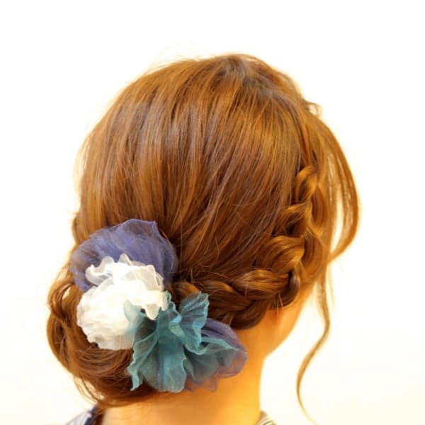 ドレスにも似合う編み込みスタイル☆結婚式や二次会にも☆|broto