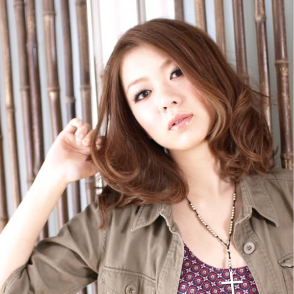 ツヤカールと長めバングで可愛い×カッコいいボブ