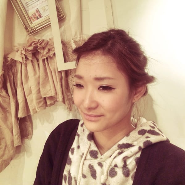 髪の毛リボンが可愛らしいアップスタイル♪