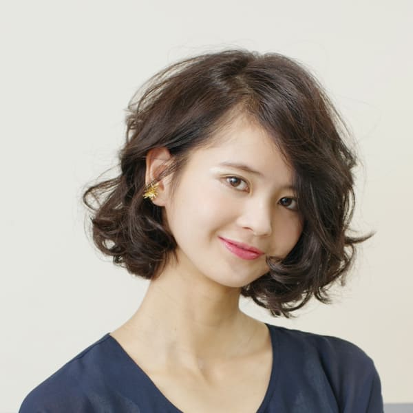 長めバングで大人ルーズなニュアンスボブ