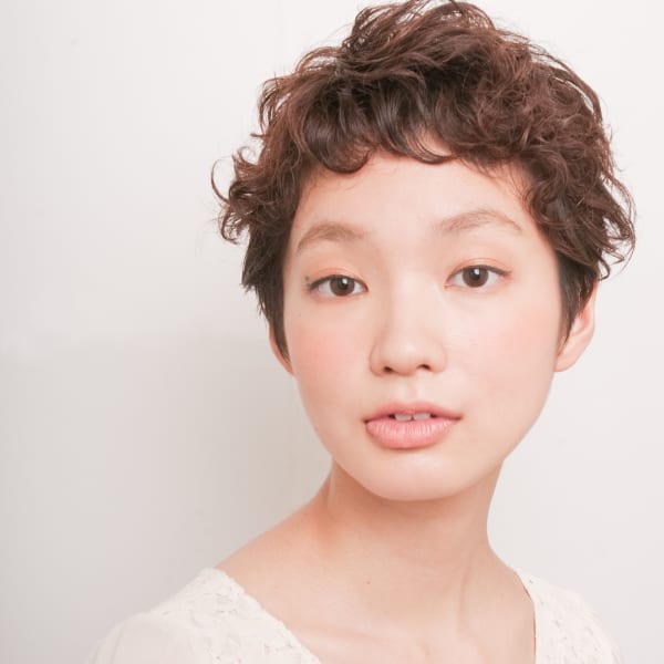 カジュアルモードなショートパーマ(RIKUSHI)