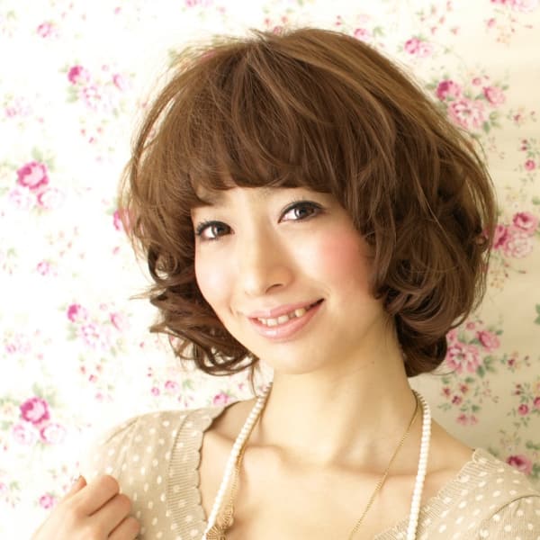 レトロ仕立てのドーリーふわボブ