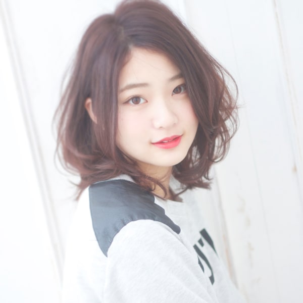 黒髪風なミディアム カジュアル デジタルパーマ S-4