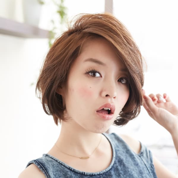 斜めバングの大人なボブ