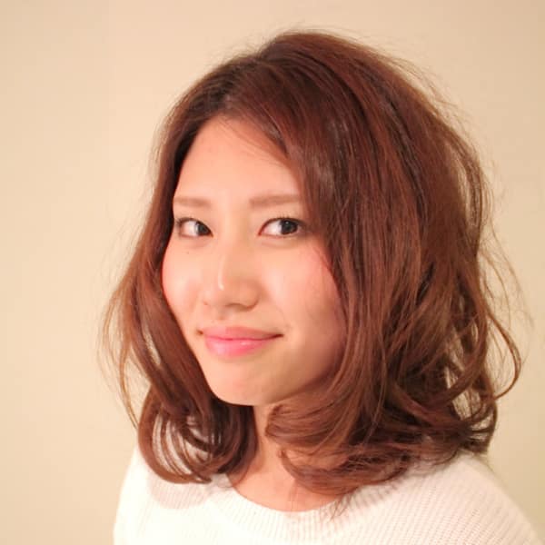 ゆるカールの甘めミディ×ピンクアッシュカラー|Organic&Hair LAU LEA