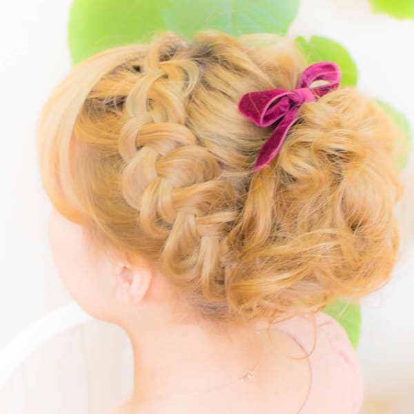 編み込みアップアレンジ