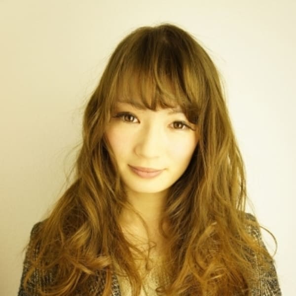 大人フェミニンなミディアムレイヤー|PUREE de FLEURS