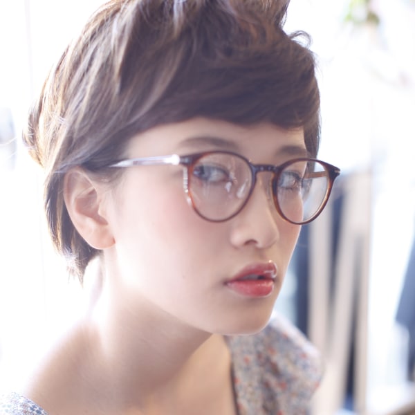 耳にかけてクールショートスタイル