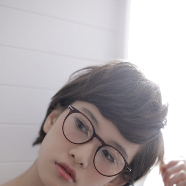 耳にかけてクールショートスタイル