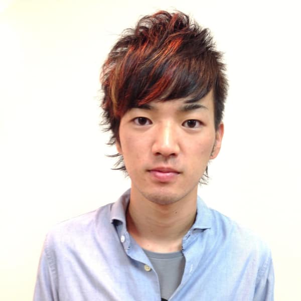 遊びごころ満載の大胆カラーショート