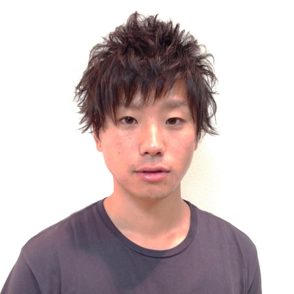 躍動感たっぷりのクセ毛風束感ショート