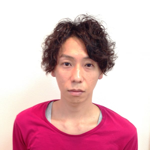 アンニュイなカールにクールブラックが映えるショートボブ！