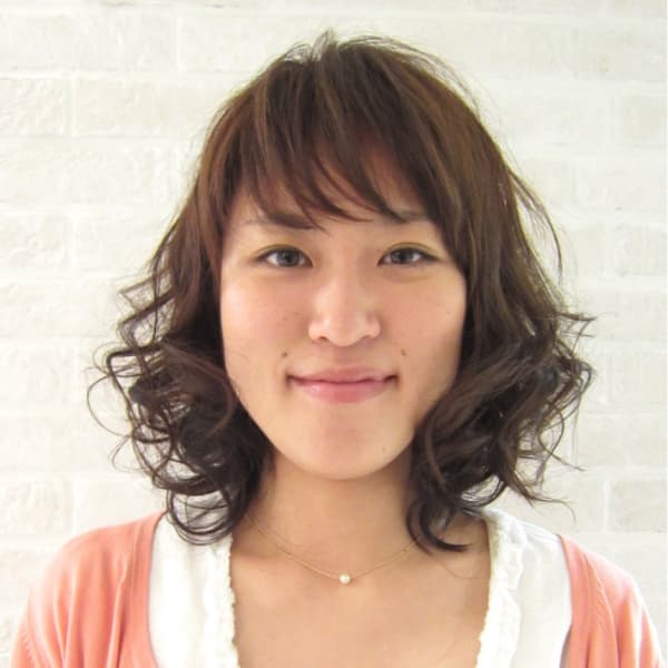 華やかな印象のカールボブ・スタイル|LINKS GARDEN