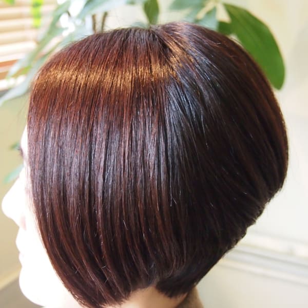 シャープなボブ