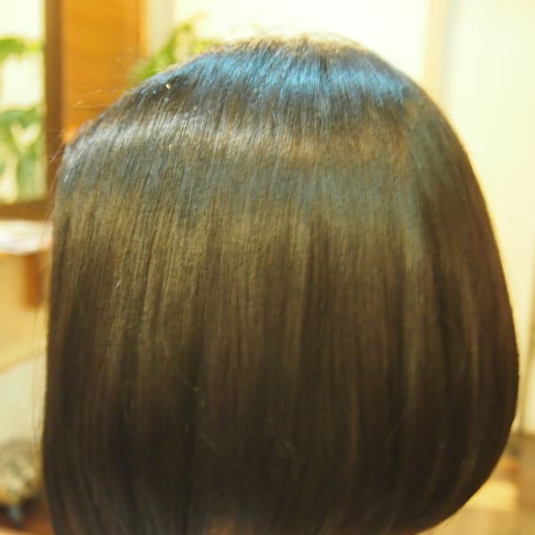 くせを伸ばしてお手入れのしやすいボブへ！