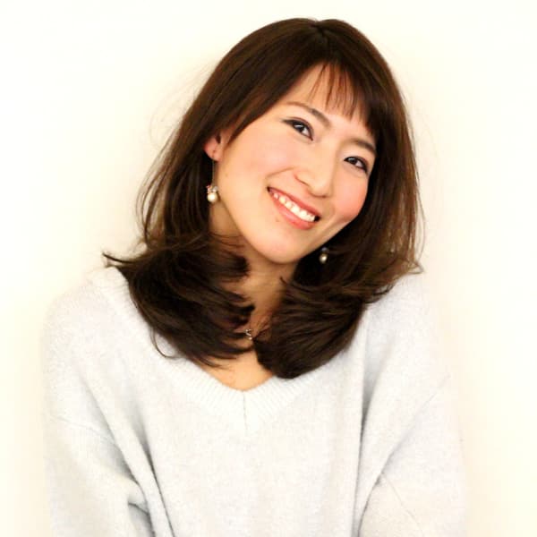 短めバングの大人ガーリー|salon un-reve