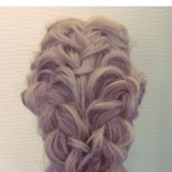 裏編み込みポニーアップ