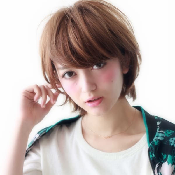 ヌーディーベージュのフレンチショート