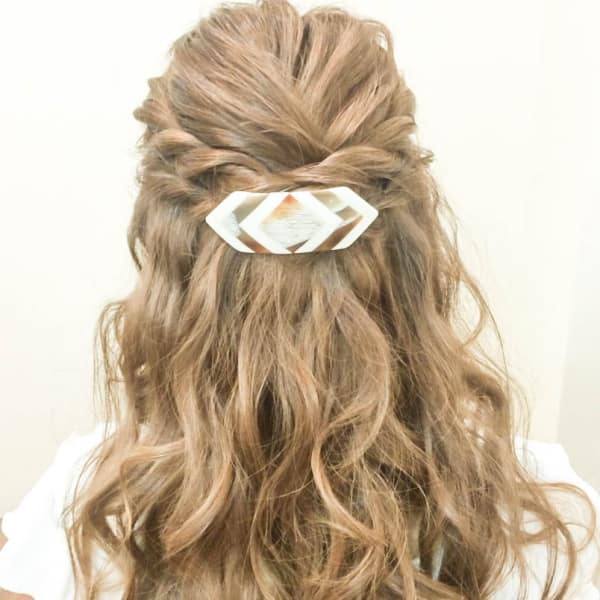 バレッタ使いでおでかけハーフアップ