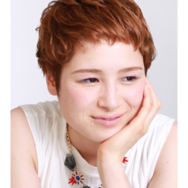 マニッシュでスタイリングのし易いショート、オーガニックカラー