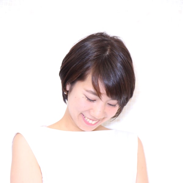 大人女子のシンプルショート