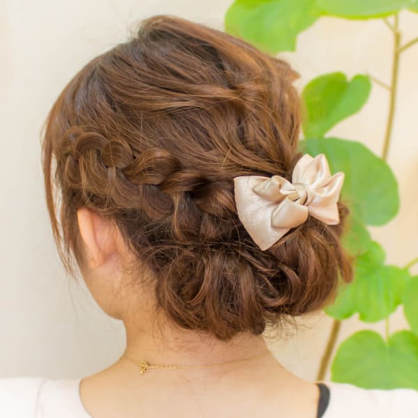 編み込み下目アレンジでクラシカルに