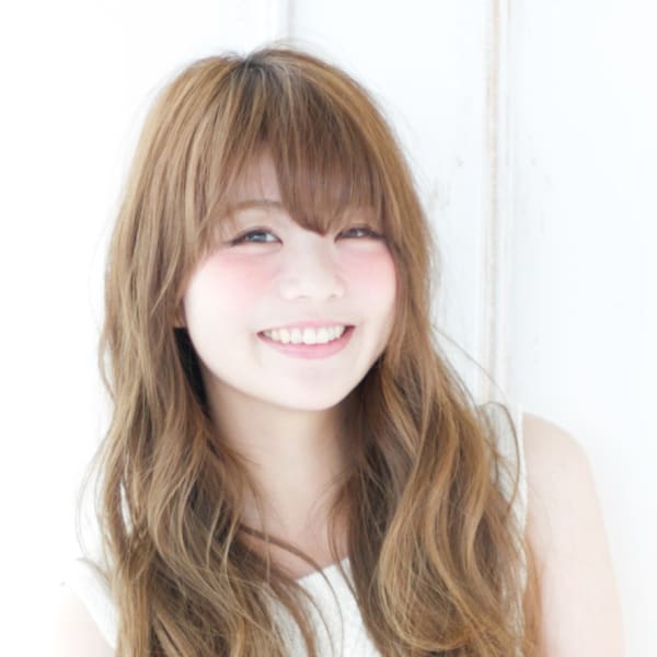 みんなが憧れる外国人風のヘアスタイルをフェミニンに【N-33