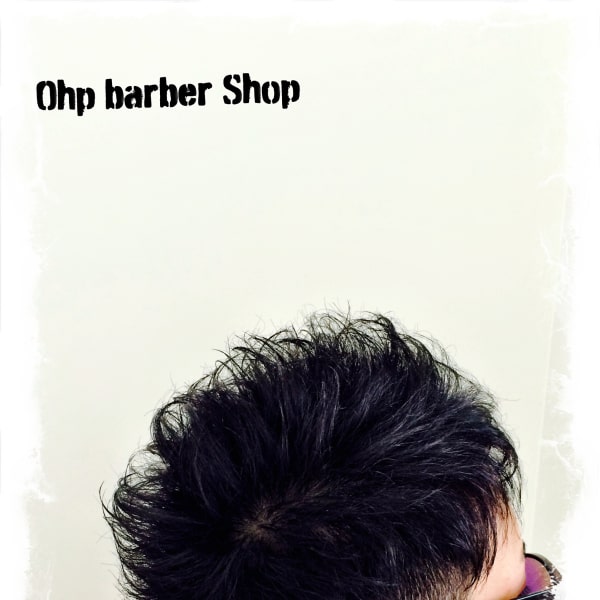 スパイキーでランダムな毛先が、遊び心を感じさせるモテヘア。|Ohp barber Shop