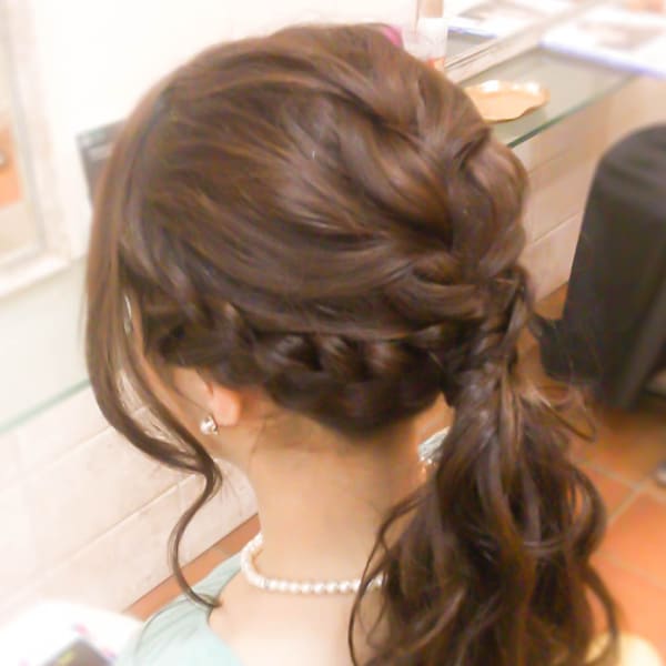 編み込みポニーテールアレンジ