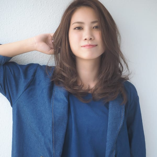 大人かわいいセミロング
