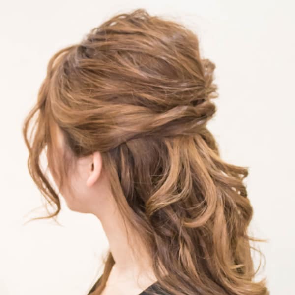 ふわっとルーズなハーフアップ