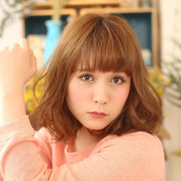 簡単スタイリングのゆるウェーブセミディ|Raguna