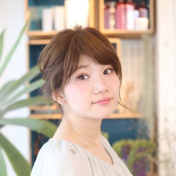 フェミニンなツイストアップ|Raguna