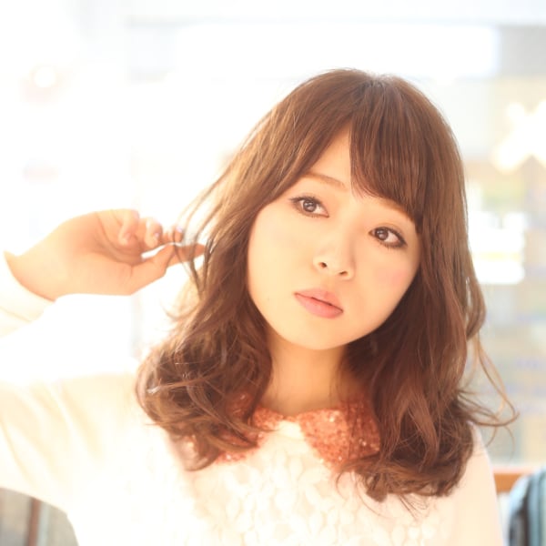 簡単スタイリングのルーズカールセミディ