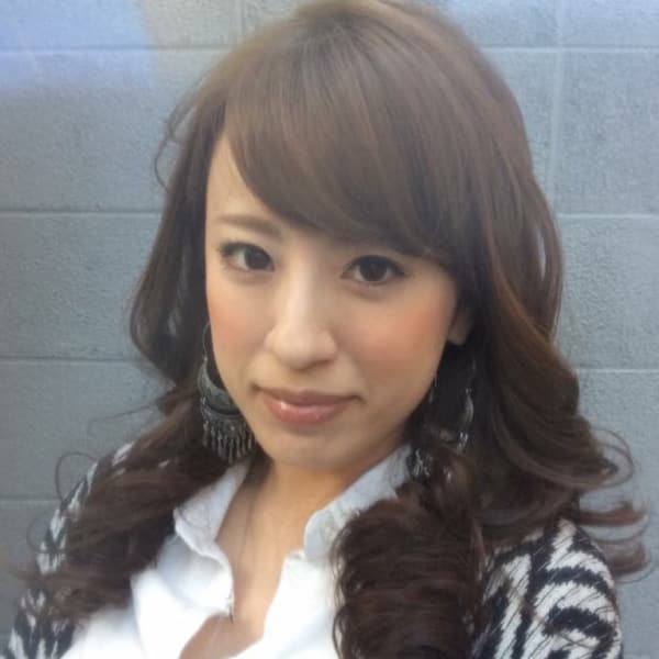 リッチカールですれ違う人たちが振替る極上スタイル|TONI＆GUY NAGOYA