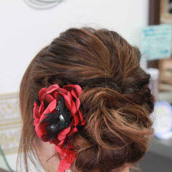 編み込みアレンジサイドアップ