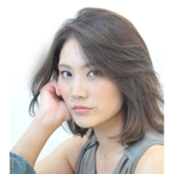 伸ばしかけミディアムボブ