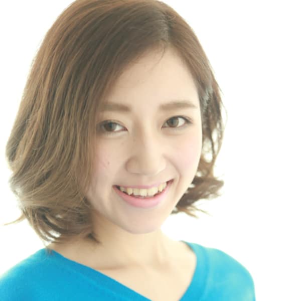 デジピュアカールで艶カラーふんわり軽いミディアム