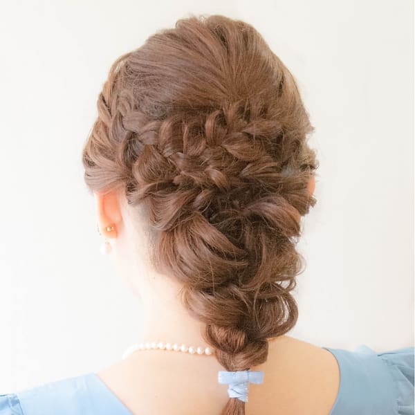 結婚式 2次会に人気の編みこみダウンスタイル♪♪