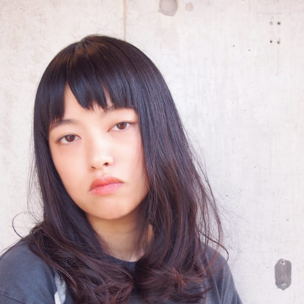 脱力系　黒髪ミディアム